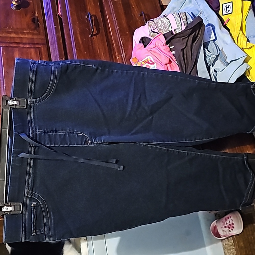 !!.      .Womans 1X capris.       Plus